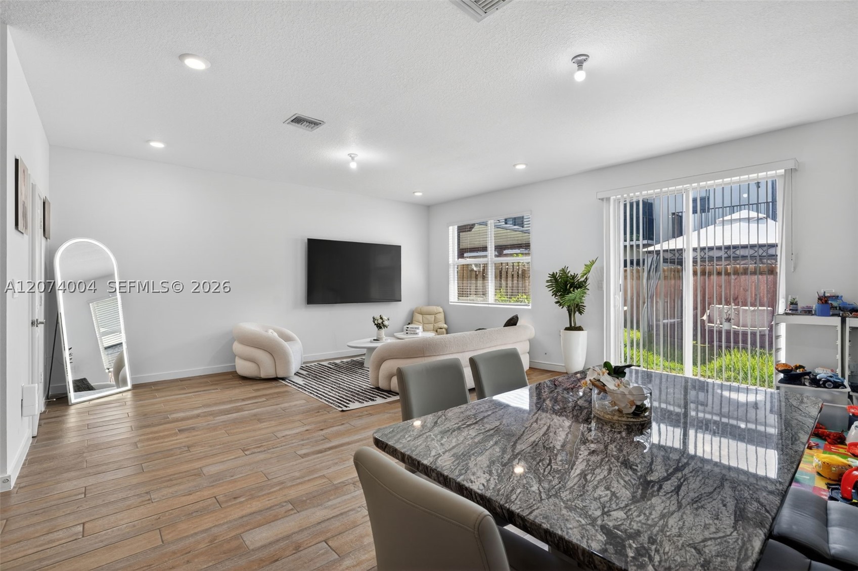 163 Ne 13th Cir N/a Property Photo 11