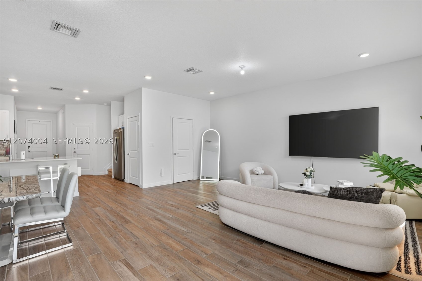 163 Ne 13th Cir N/a Property Photo 12