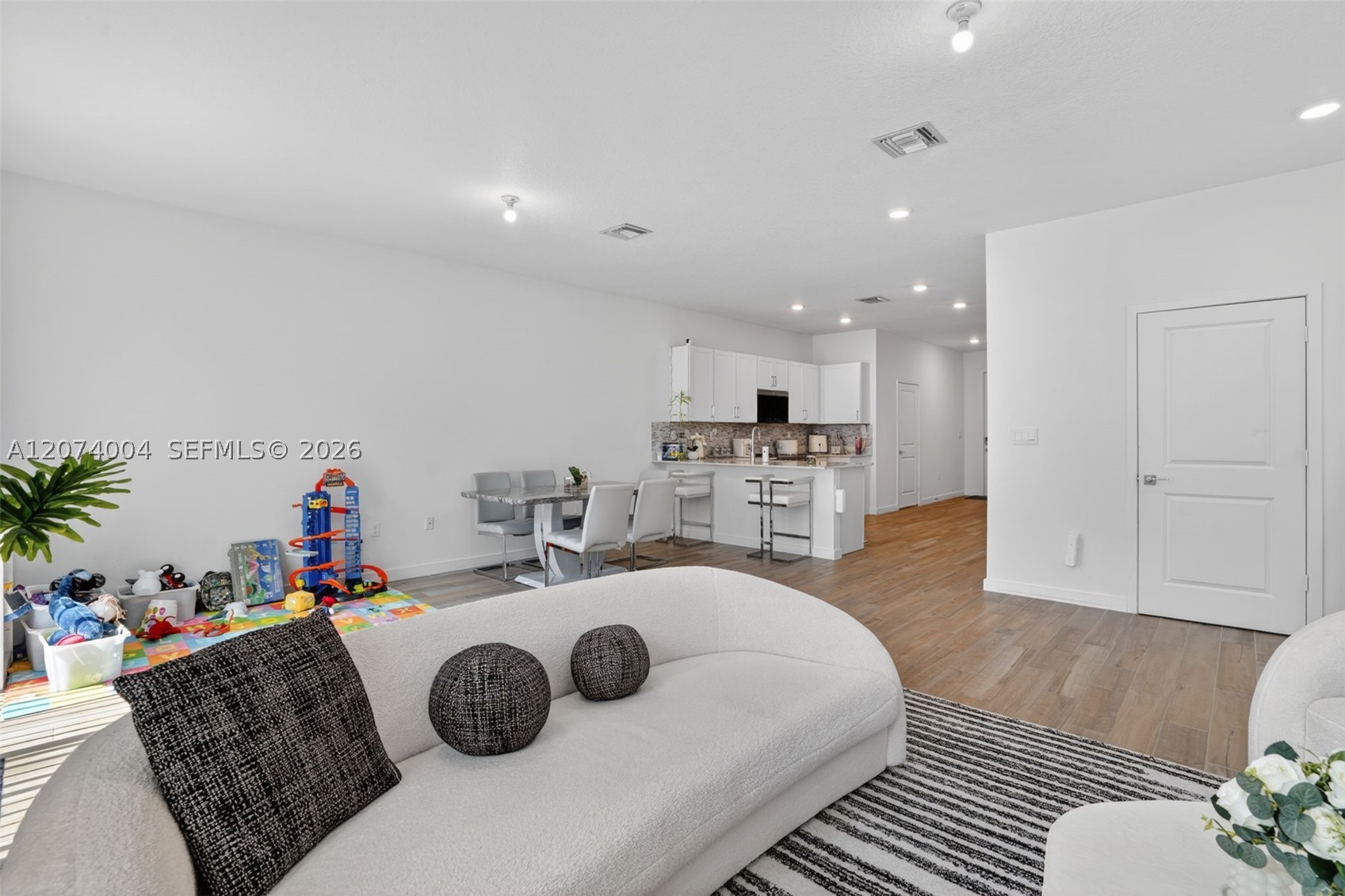 163 Ne 13th Cir N/a Property Photo 14