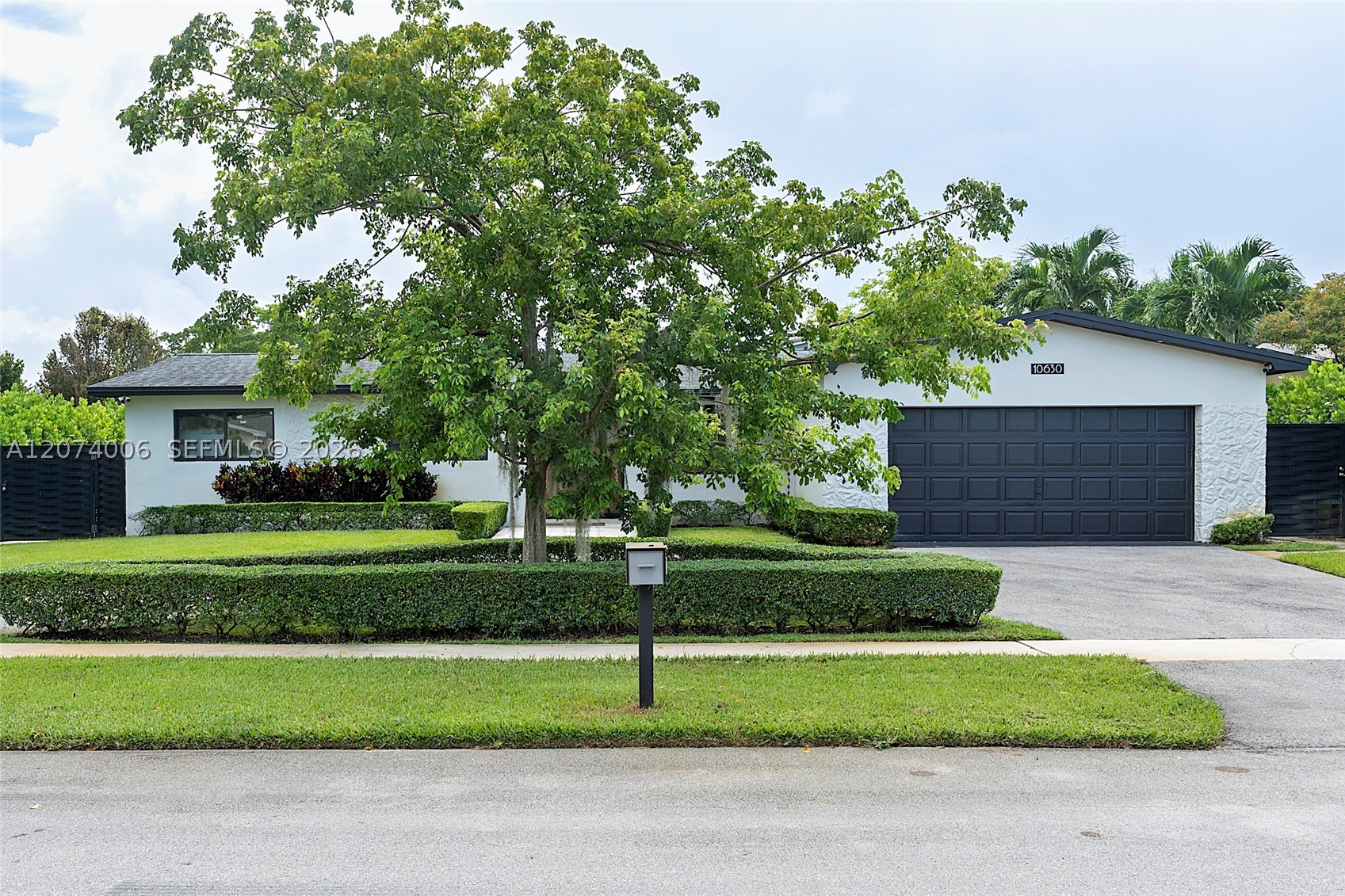 10630 Nw 19th Pl Property Photo 2