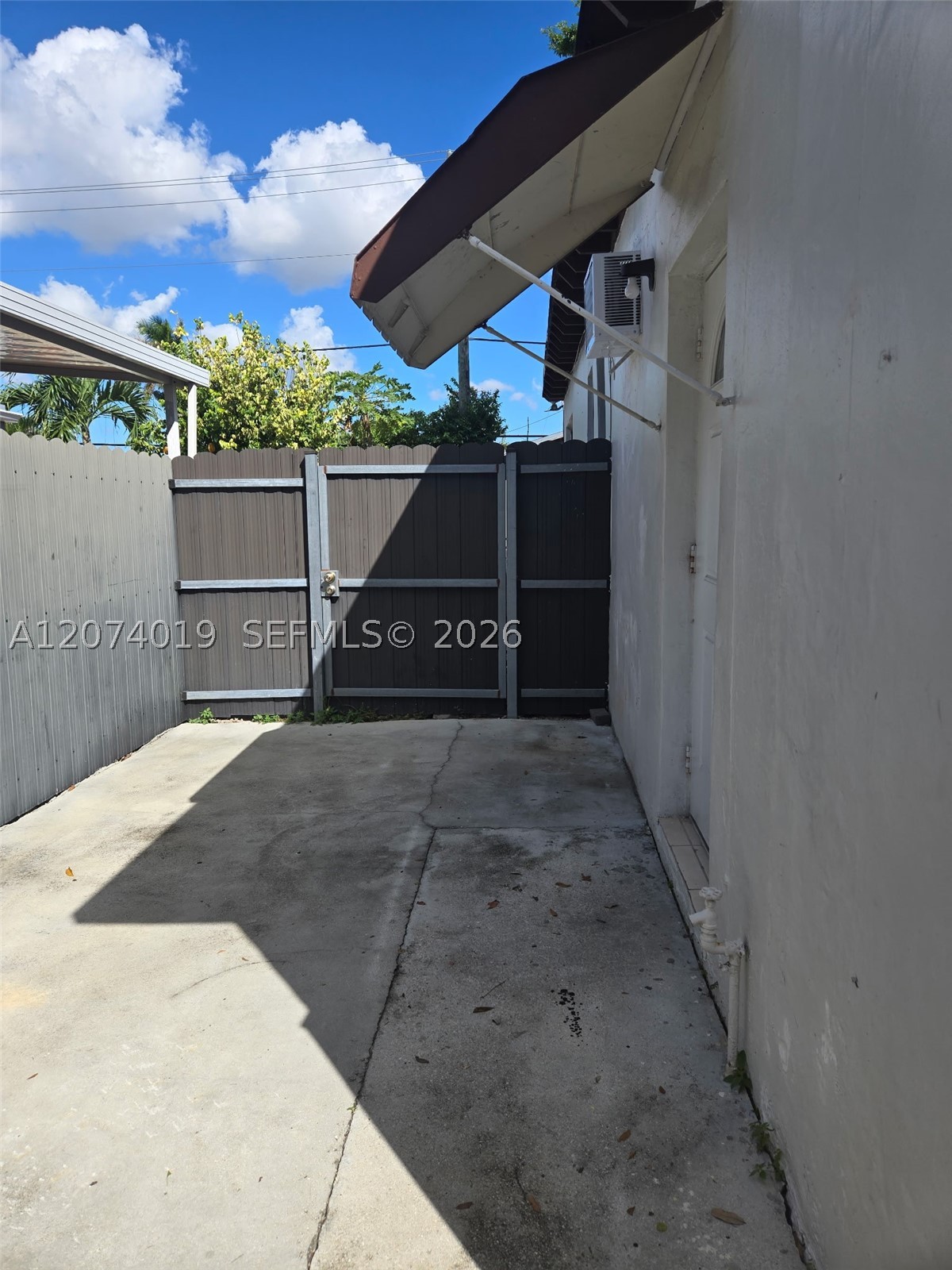 7785 Sw 36th St Back Property Photo 2
