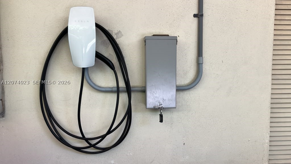 9111 E Bay Harbor Dr 5b Property Photo 30
