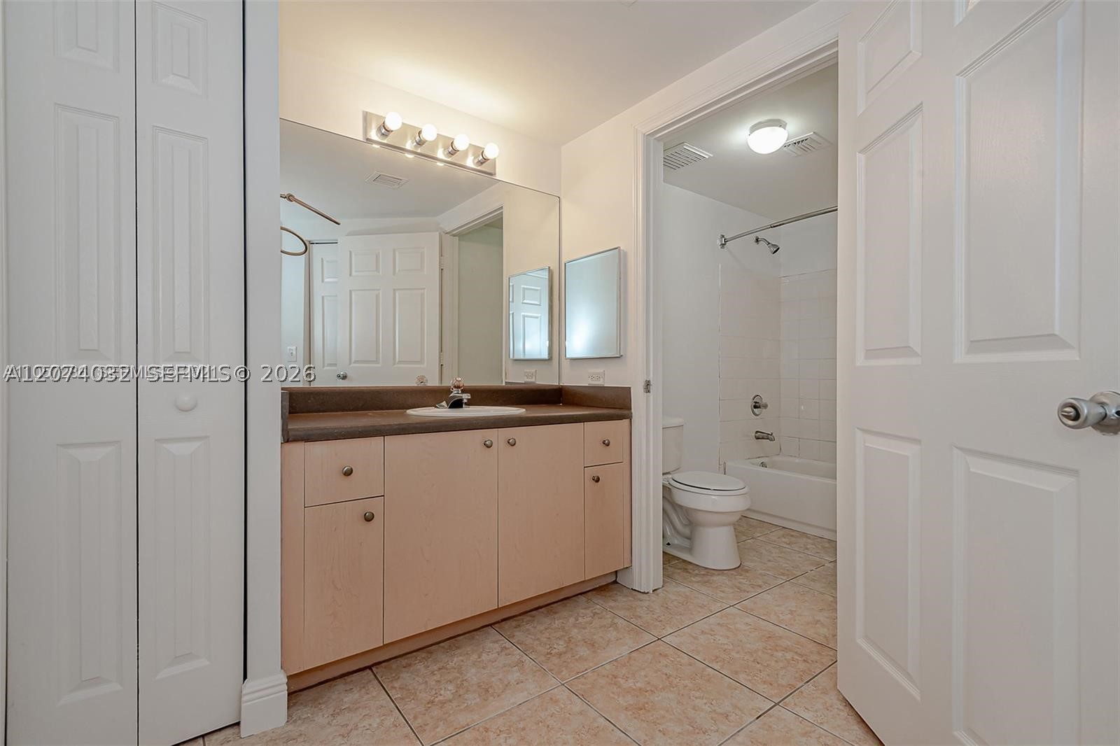 2452 Centergate Dr 103 Property Photo 16