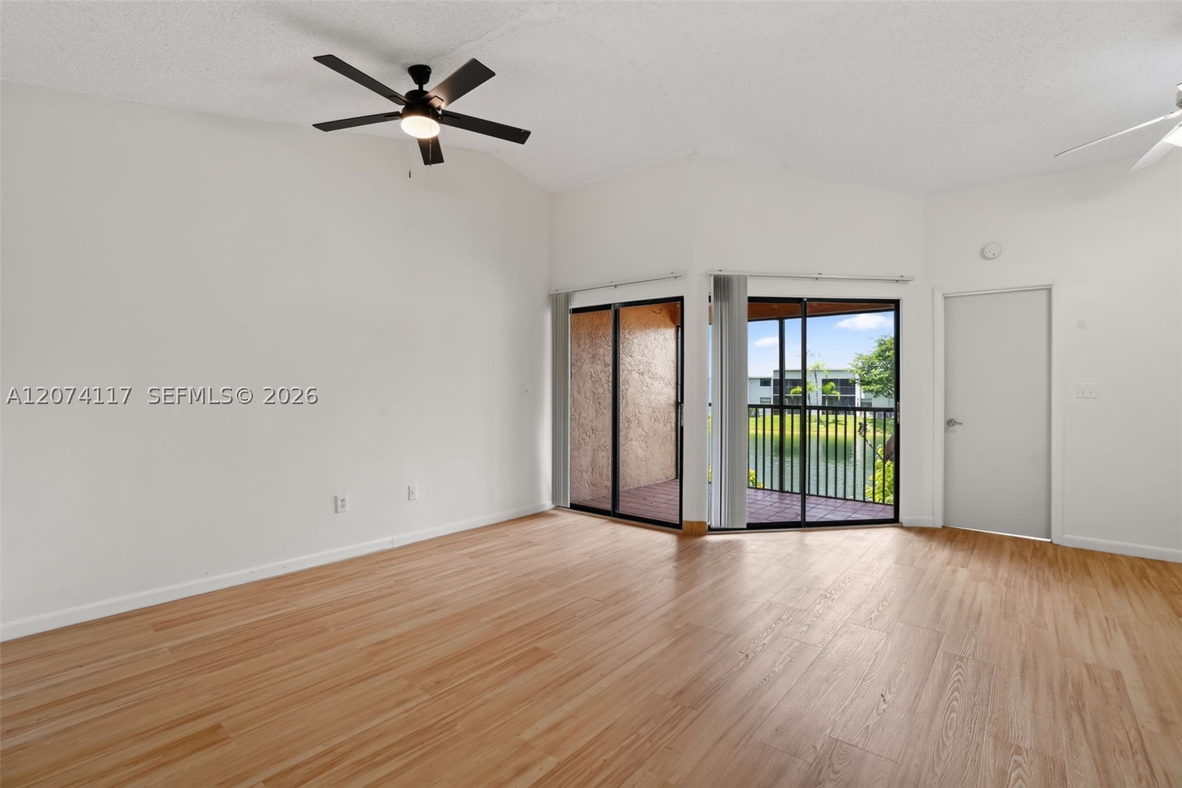 1080 N Franklin Ave 1080e Property Photo 3