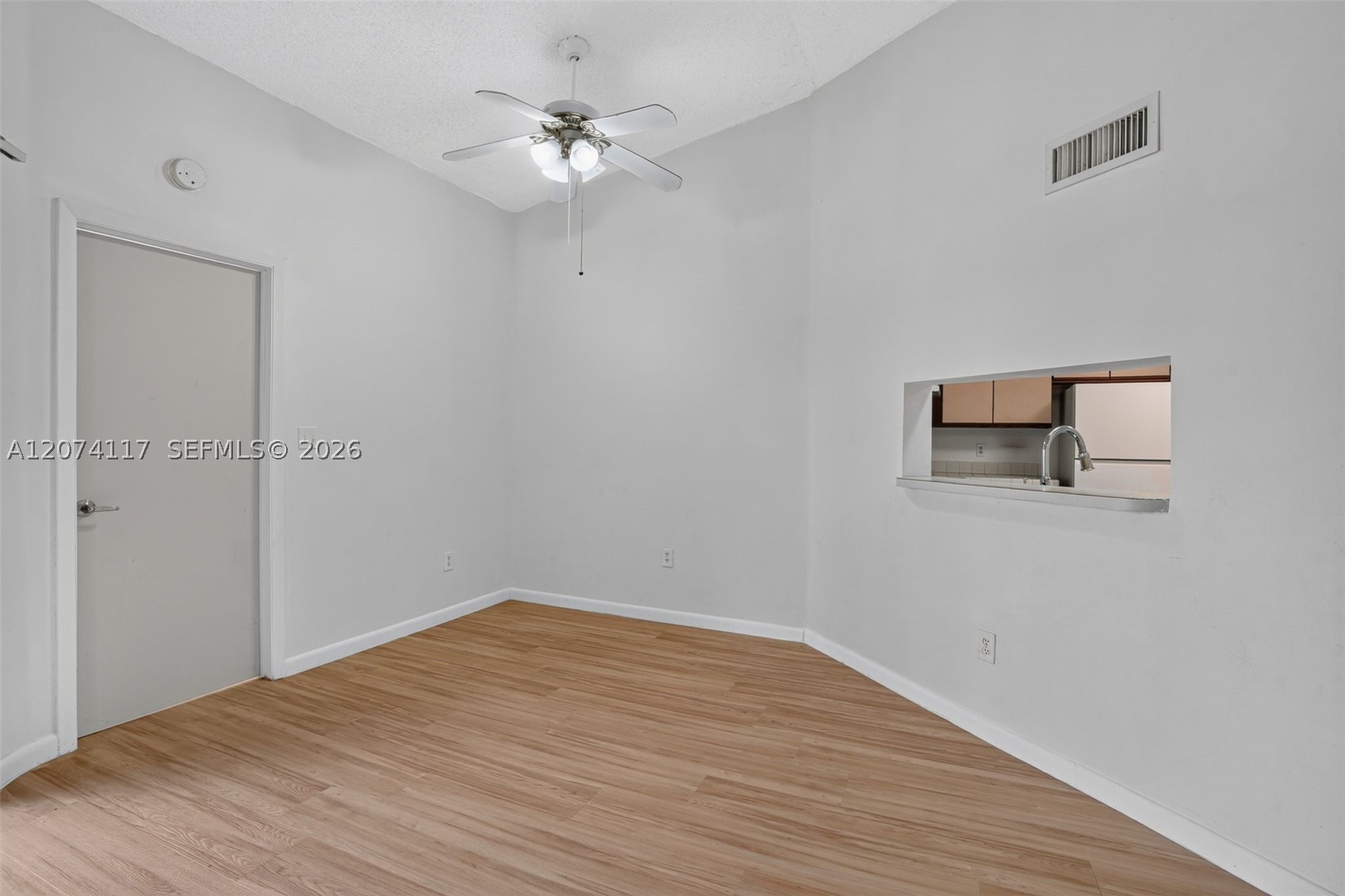 1080 N Franklin Ave 1080e Property Photo 6
