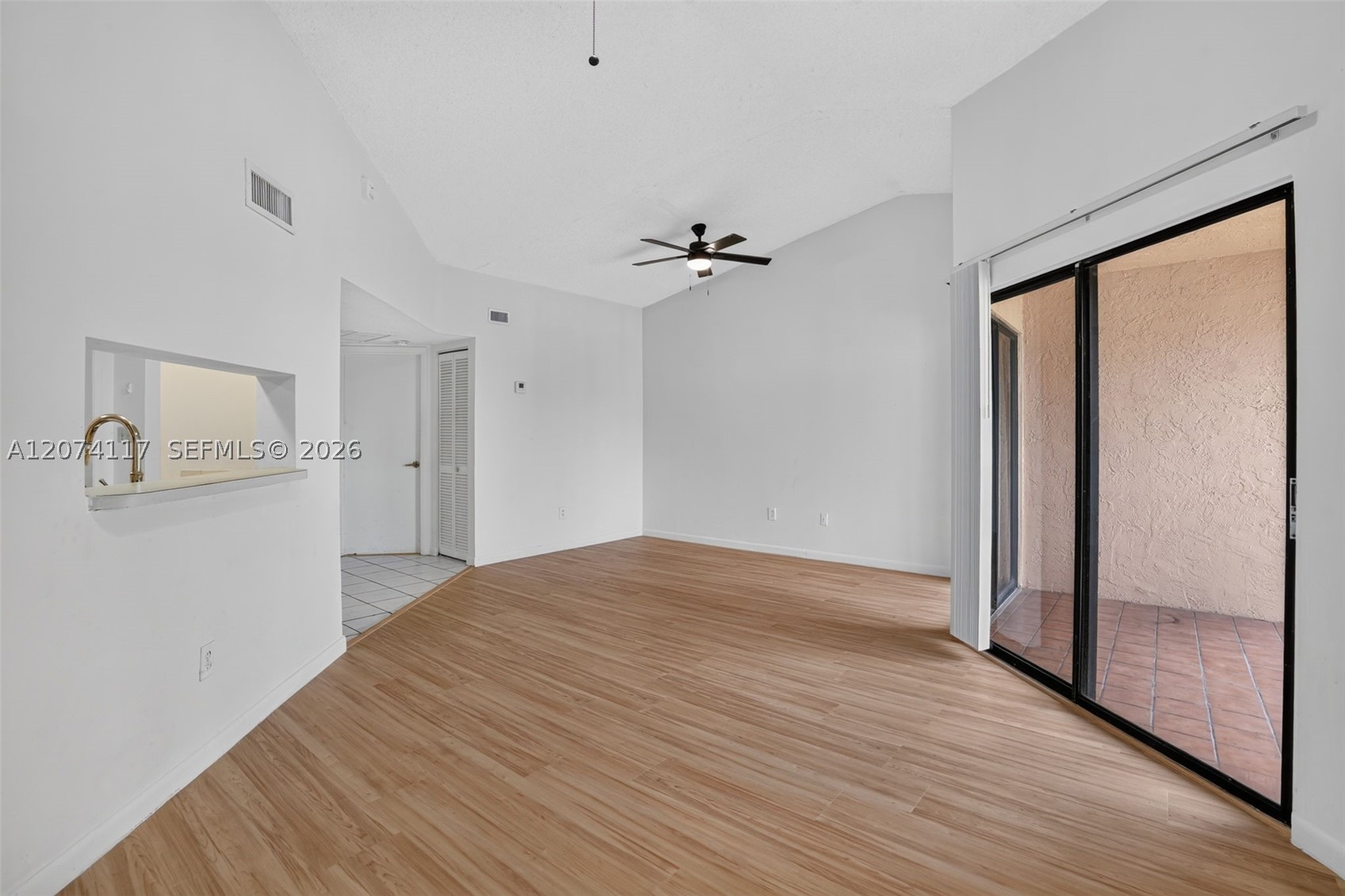 1080 N Franklin Ave 1080e Property Photo 7