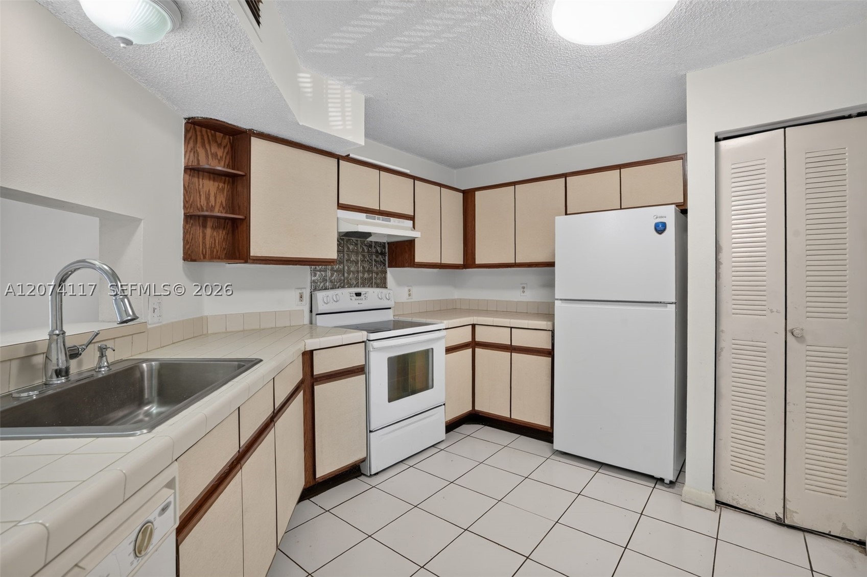 1080 N Franklin Ave 1080e Property Photo 9