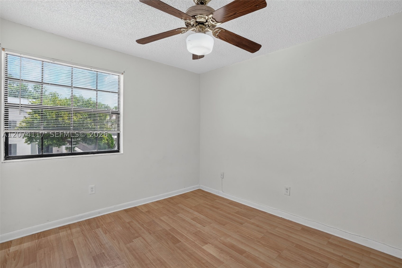 1080 N Franklin Ave 1080e Property Photo 15