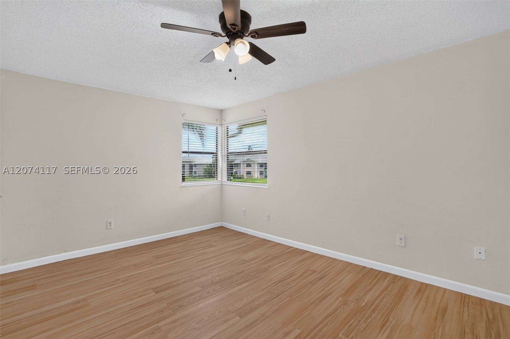 1080 N Franklin Ave 1080e Property Photo 18