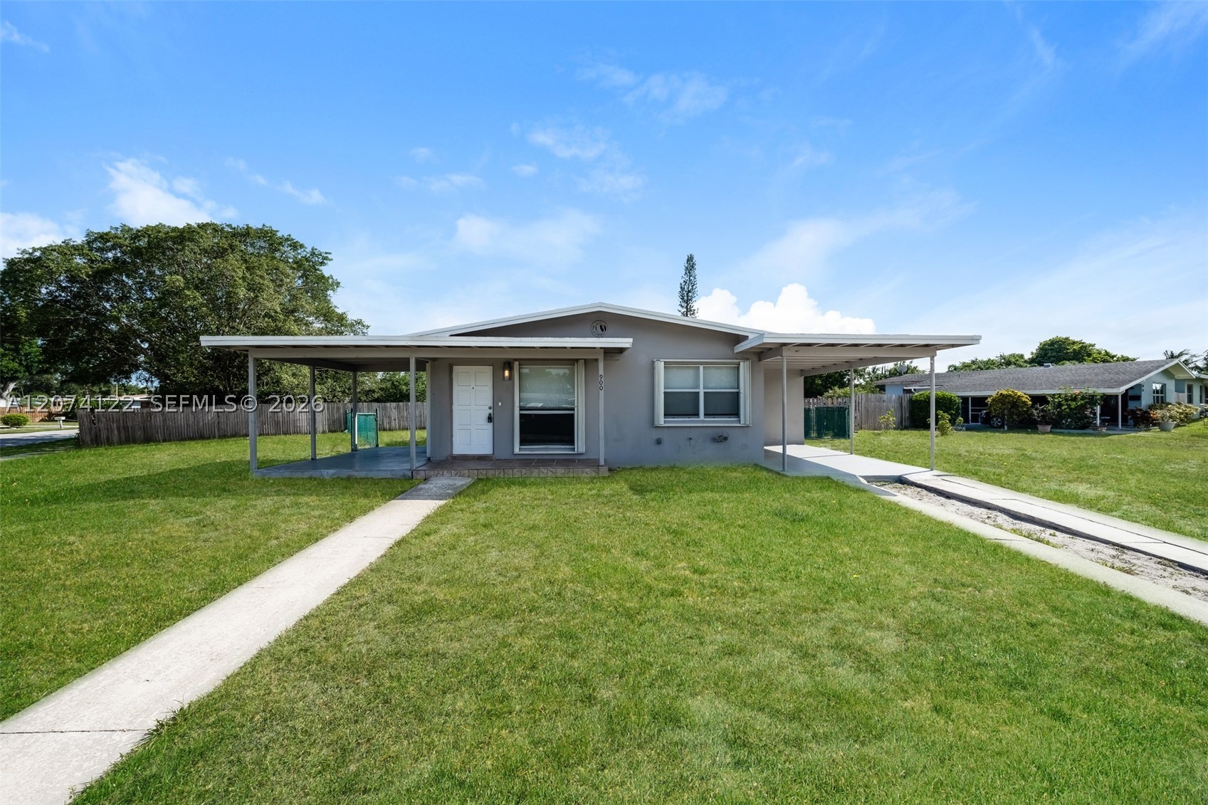 900 W Bloxham St Property Photo 1