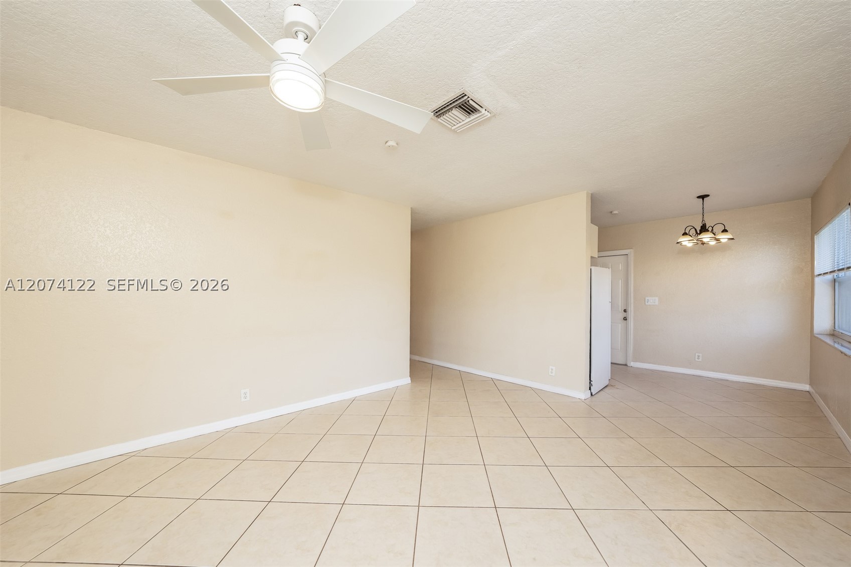 900 W Bloxham St Property Photo 2