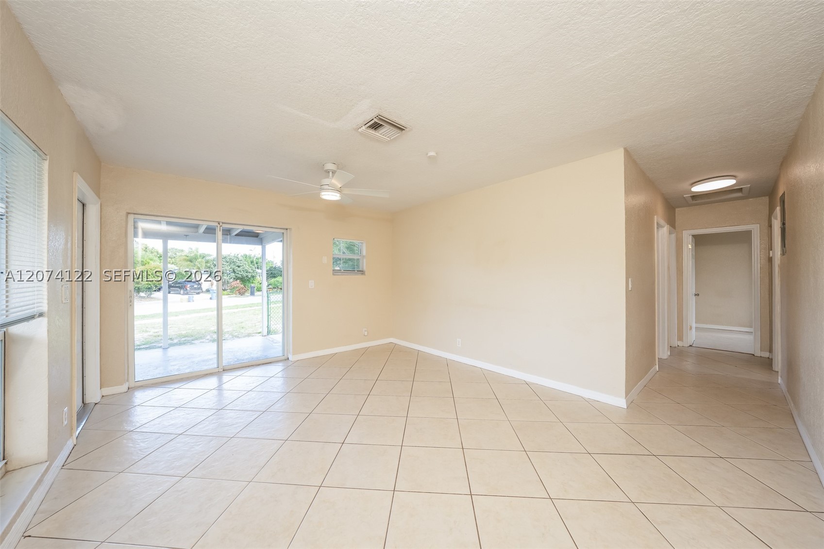 900 W Bloxham St Property Photo 3