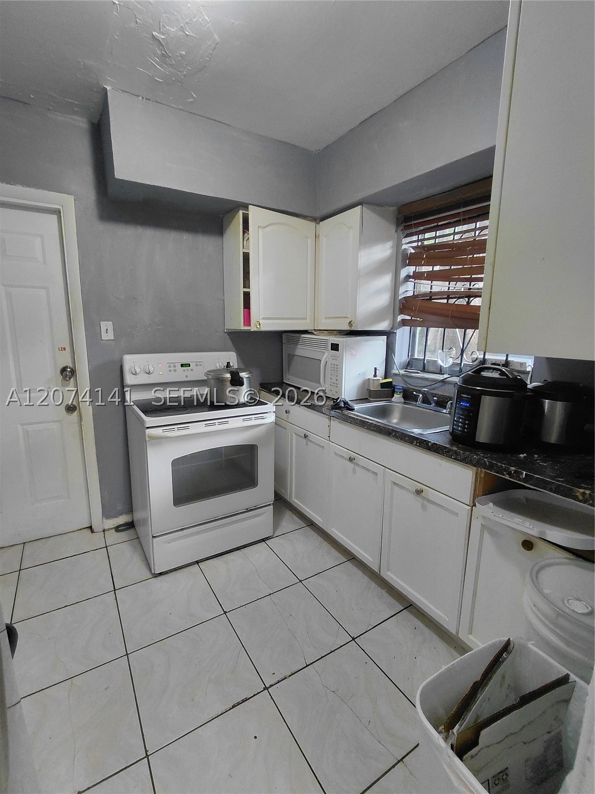 1530 Nw 68th Ter Property Photo 4