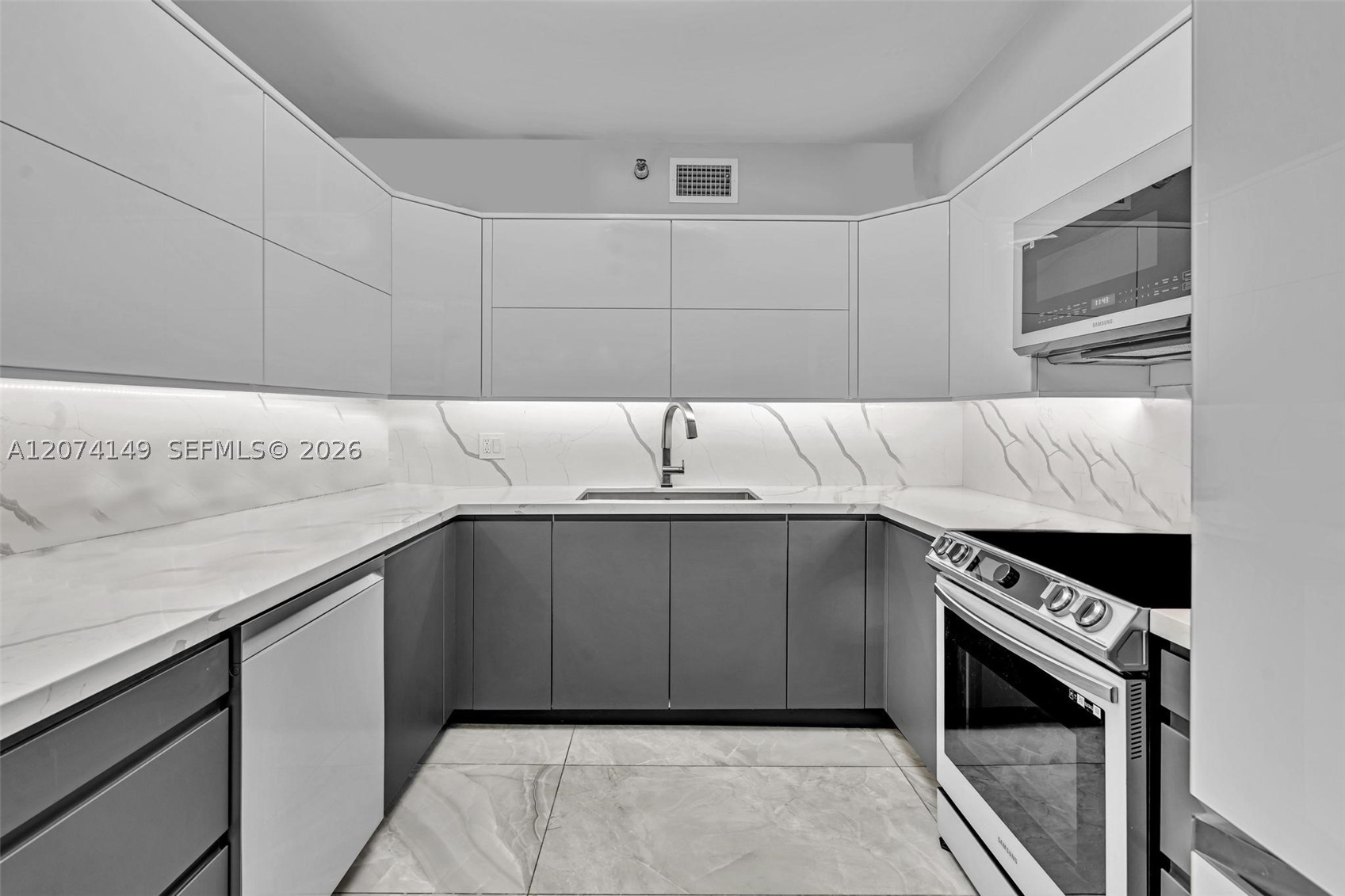 3530 Mystic Pointe Dr 411 Property Photo 10
