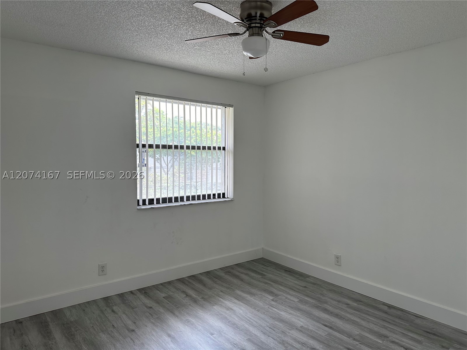 9849 S Riverside Dr 8-26 Property Photo 27