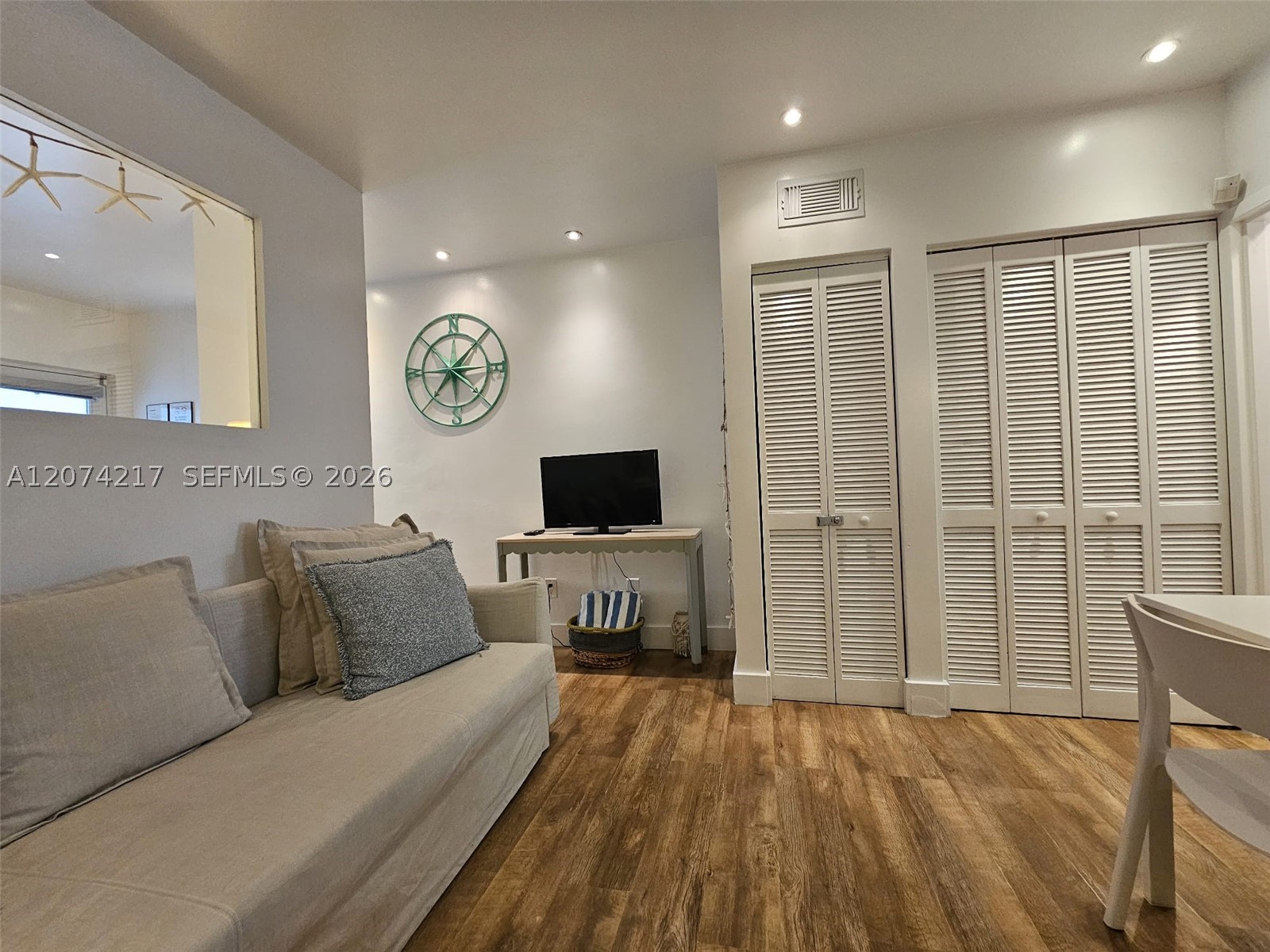 751 Collins Ave 3 Property Photo 10