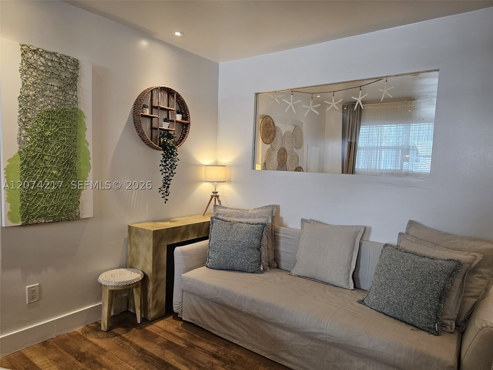 751 Collins Ave 3 Property Photo 12