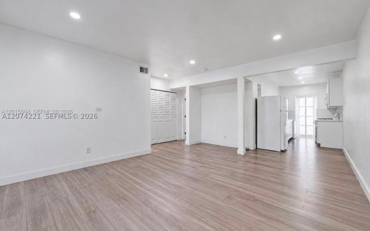 8550 Byron Ave 2g Property Photo 6