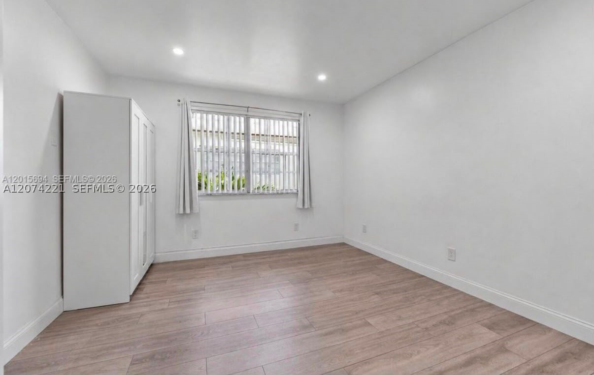 8550 Byron Ave 2g Property Photo 9