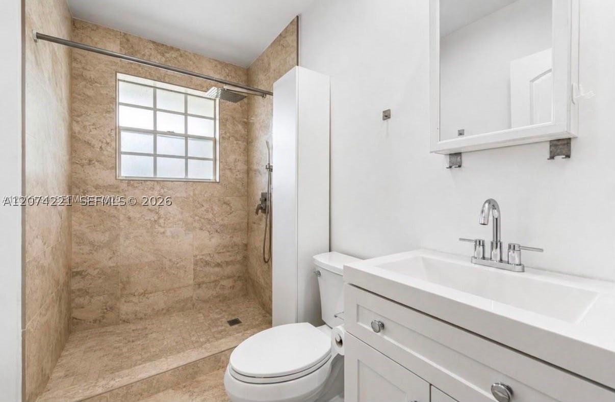 8550 Byron Ave 2g Property Photo 11
