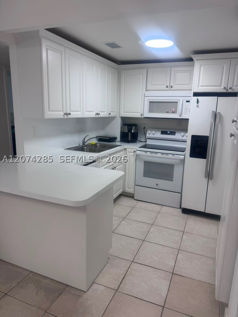 1913 S Ocean Dr 422 Property Photo 1