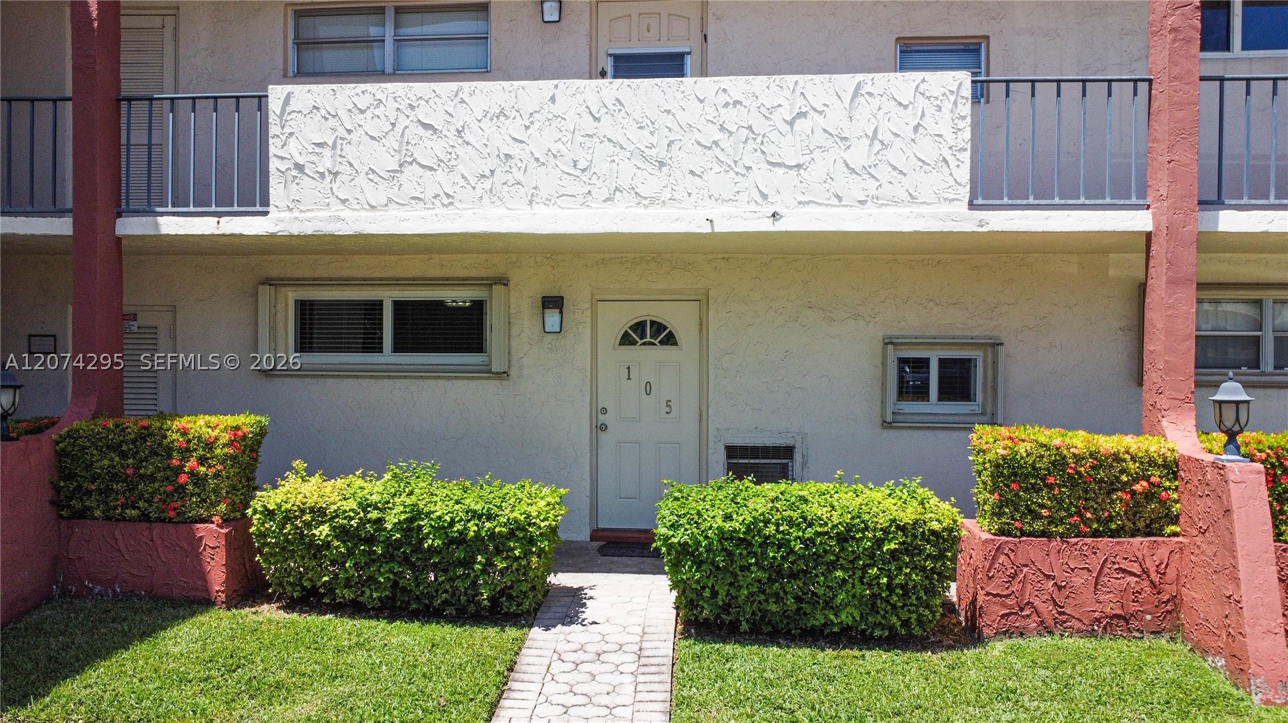 300 S Hollybrook Dr 105 Property Photo 1