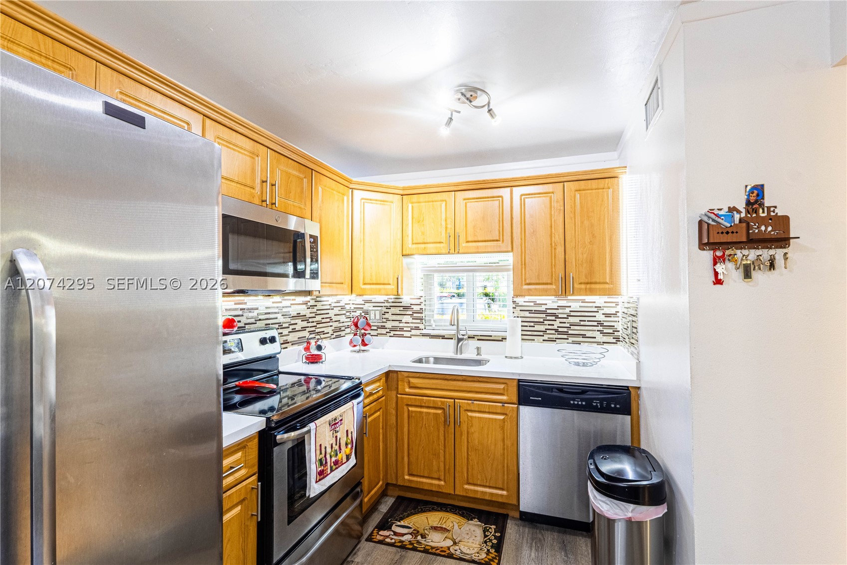 300 S Hollybrook Dr 105 Property Photo 7