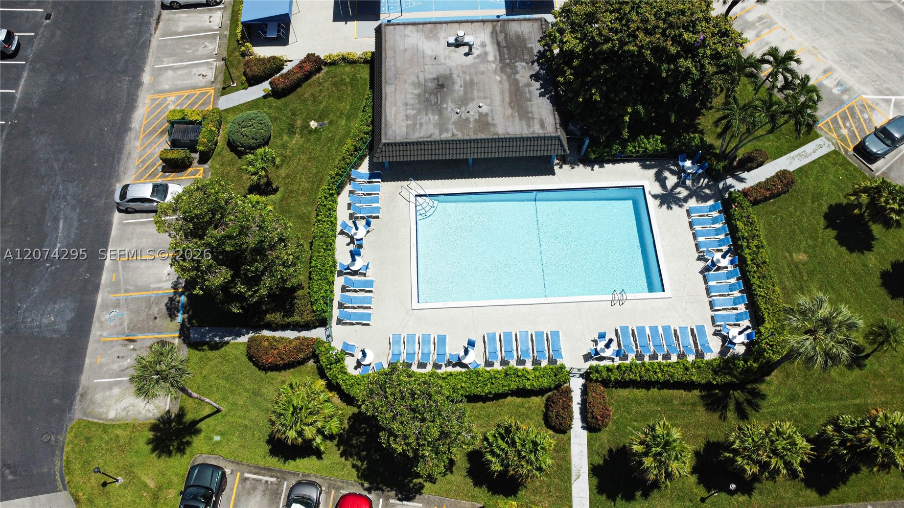 300 S Hollybrook Dr 105 Property Photo 16