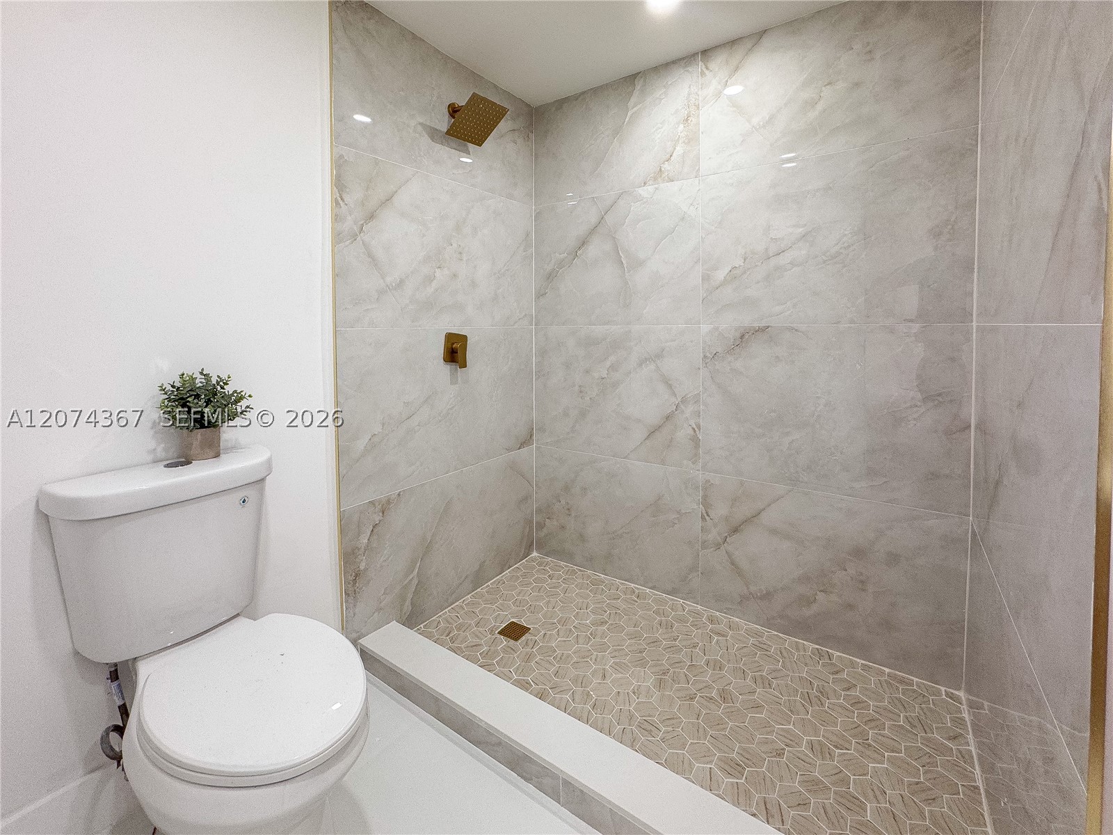 1300 Nw 42nd St Property Photo 18