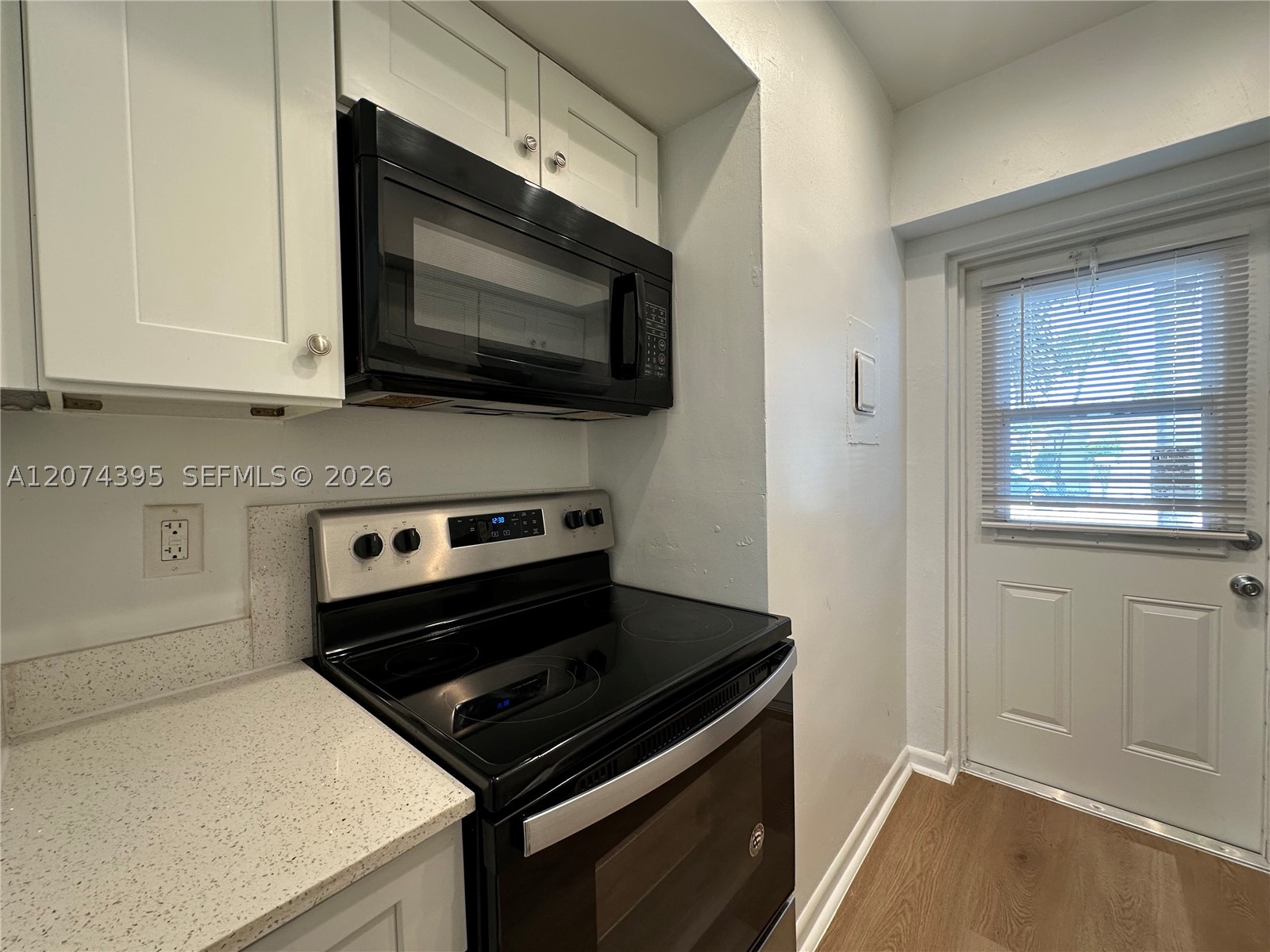 2822 Van Buren St 101 Property Photo 4