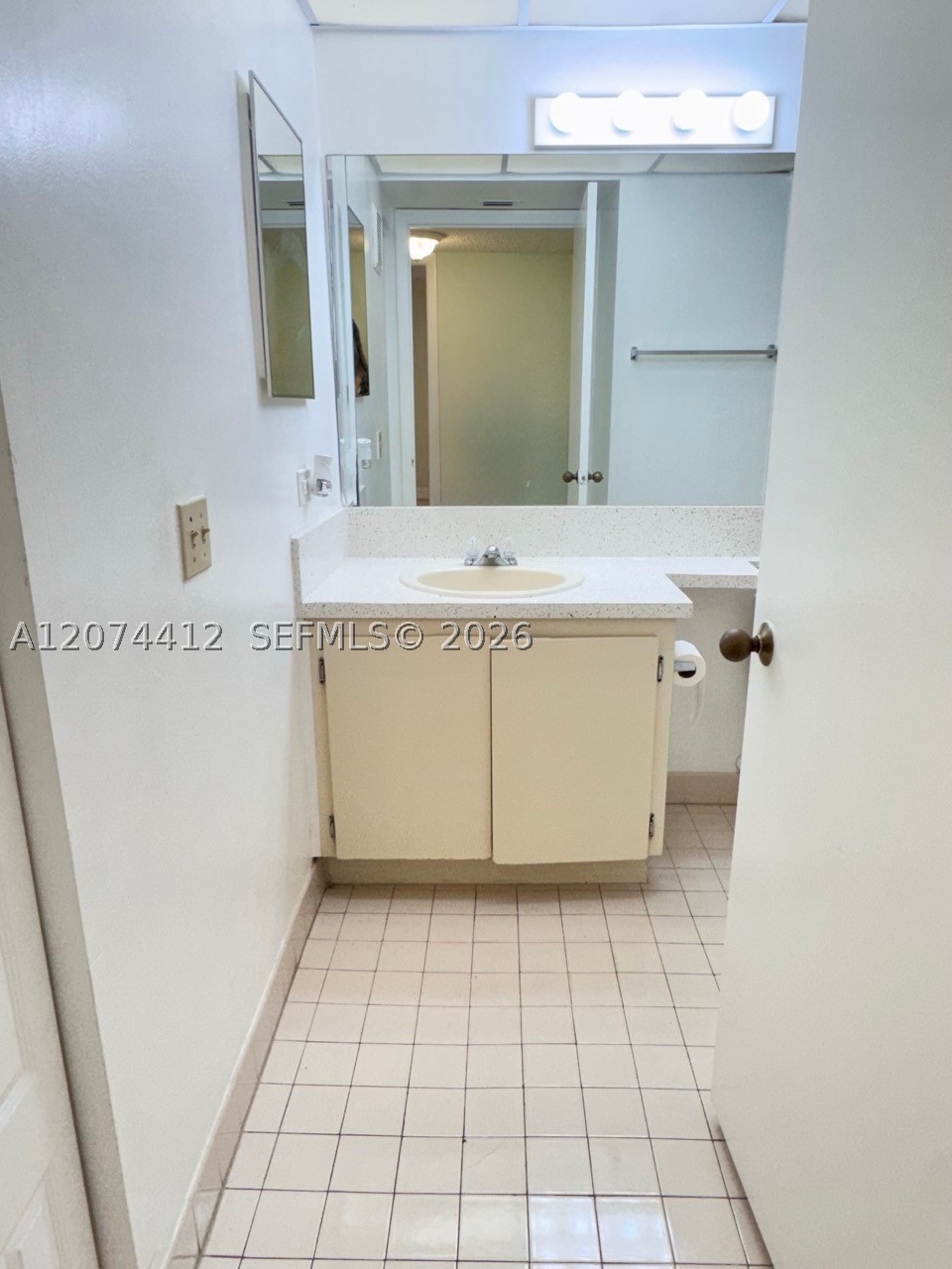 8120 Geneva Ct 250 Property Photo 14