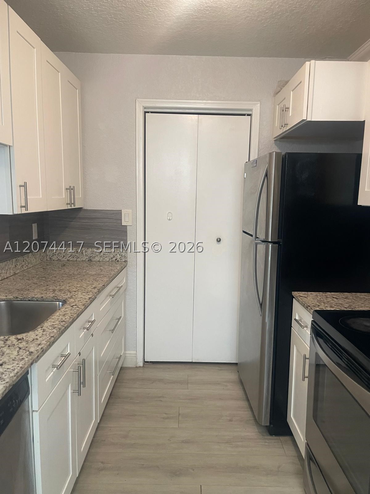 927 Riverside Dr 320 Property Photo 2
