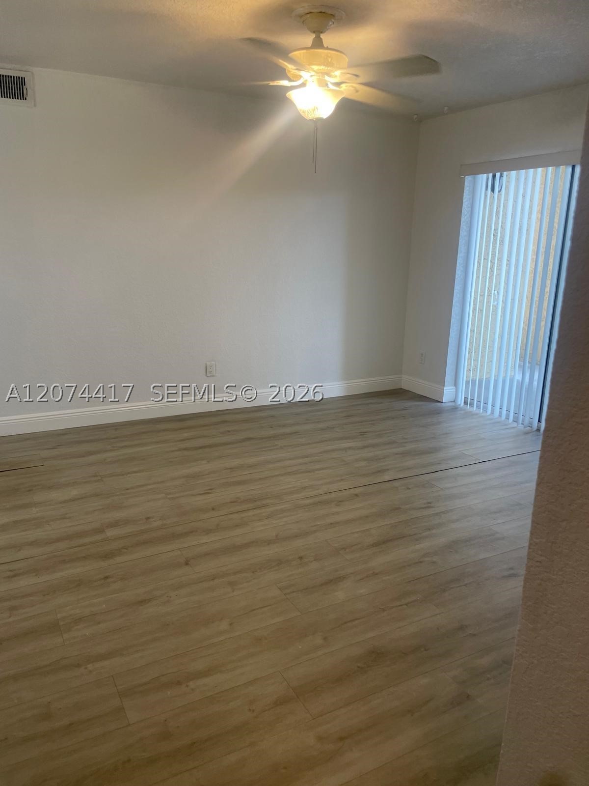 927 Riverside Dr 320 Property Photo 6