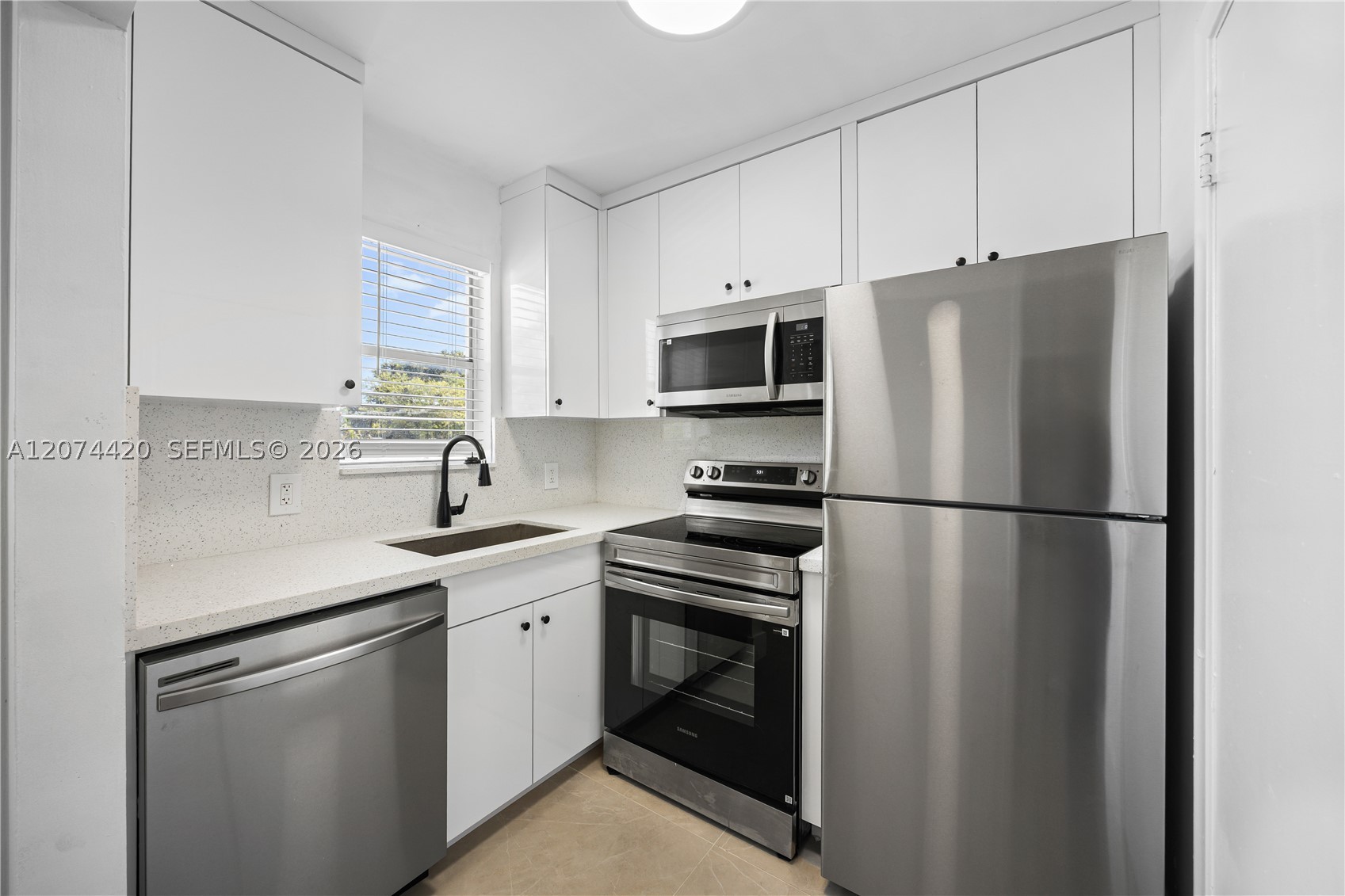 4933 Hollywood Blvd 202 Property Photo 1