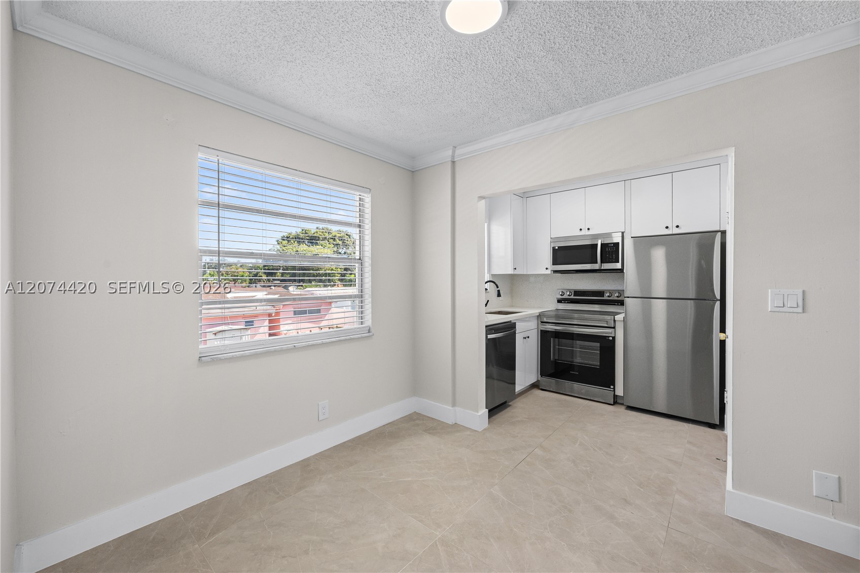 4933 Hollywood Blvd 202 Property Photo 2