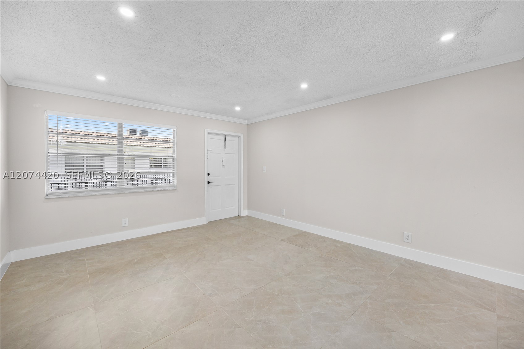 4933 Hollywood Blvd 202 Property Photo 7