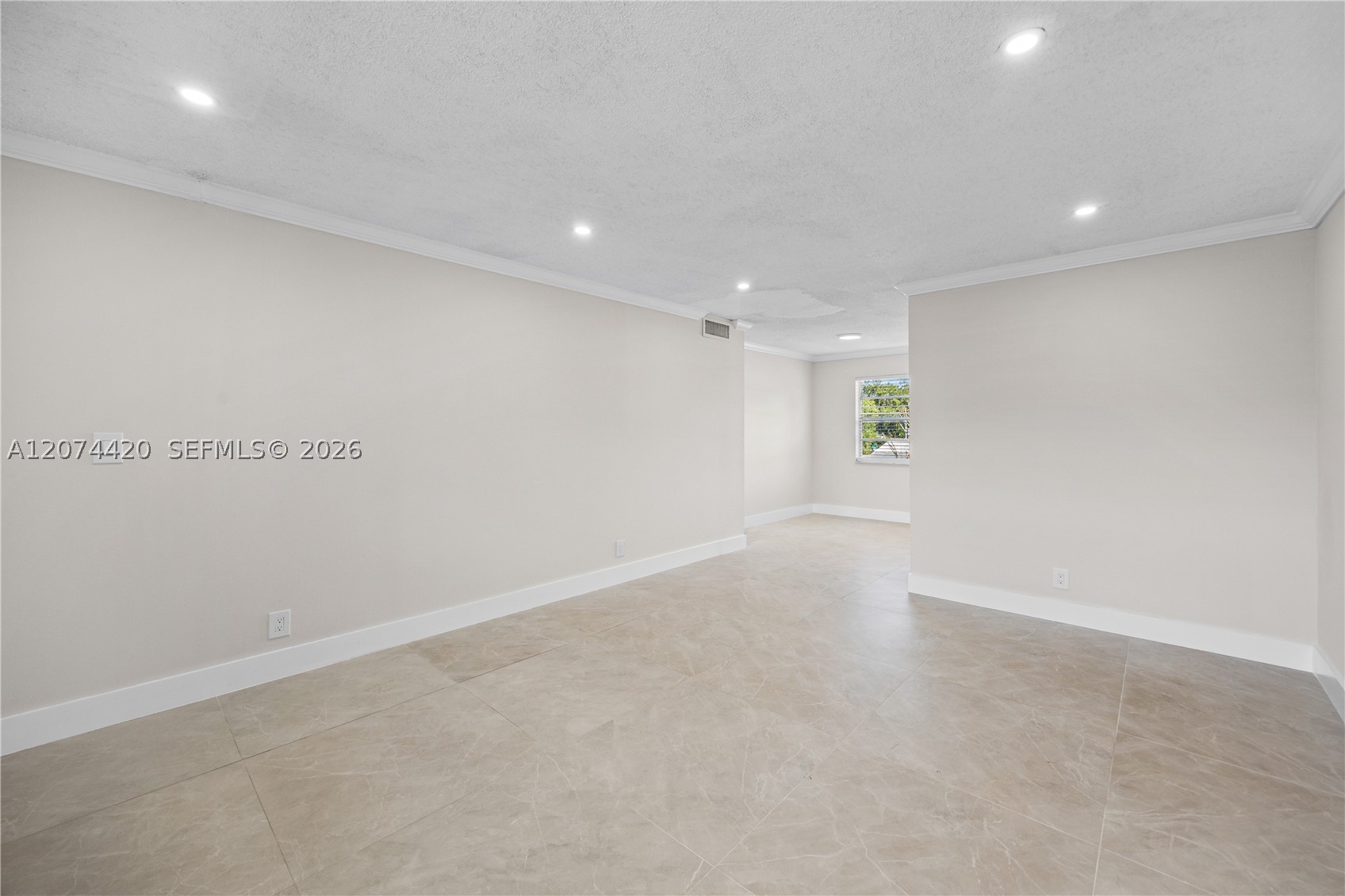 4933 Hollywood Blvd 202 Property Photo 10