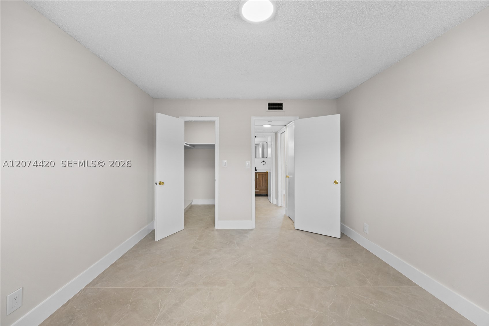 4933 Hollywood Blvd 202 Property Photo 16