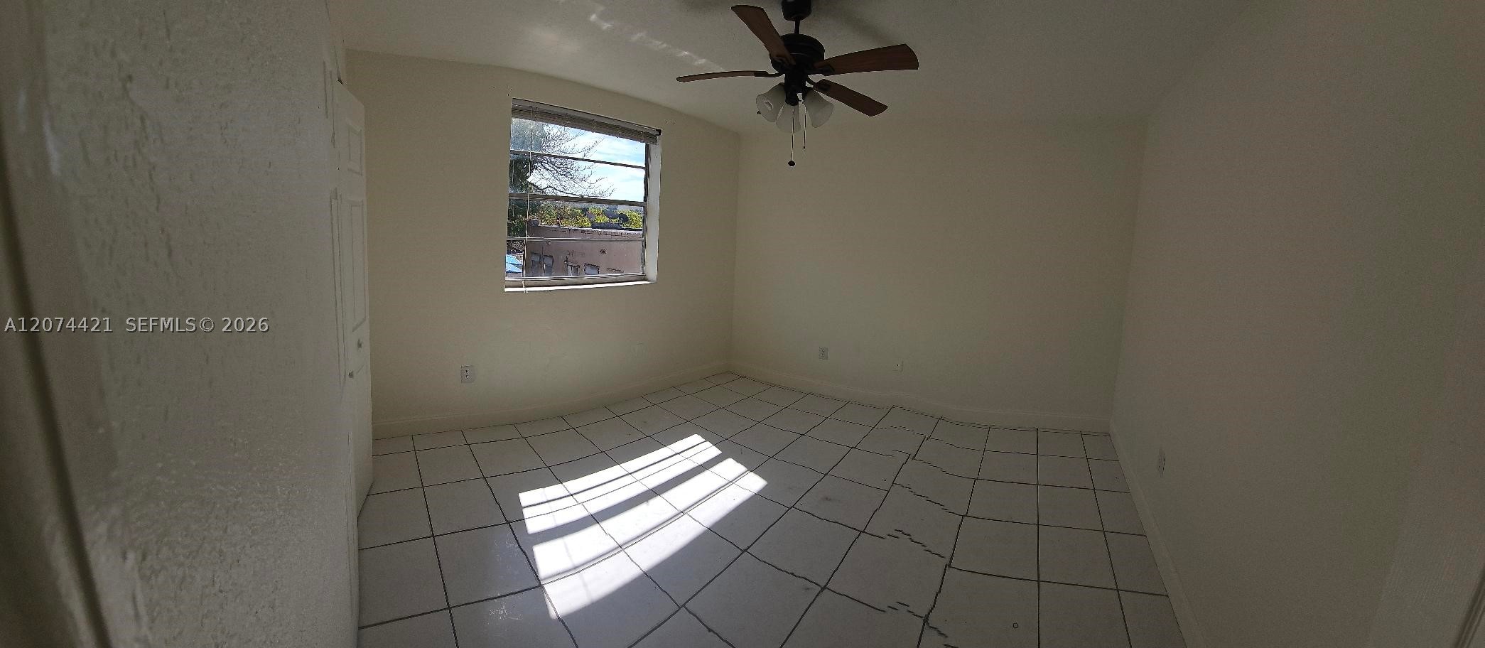 652 Nw 3rd St 304 Property Photo 4