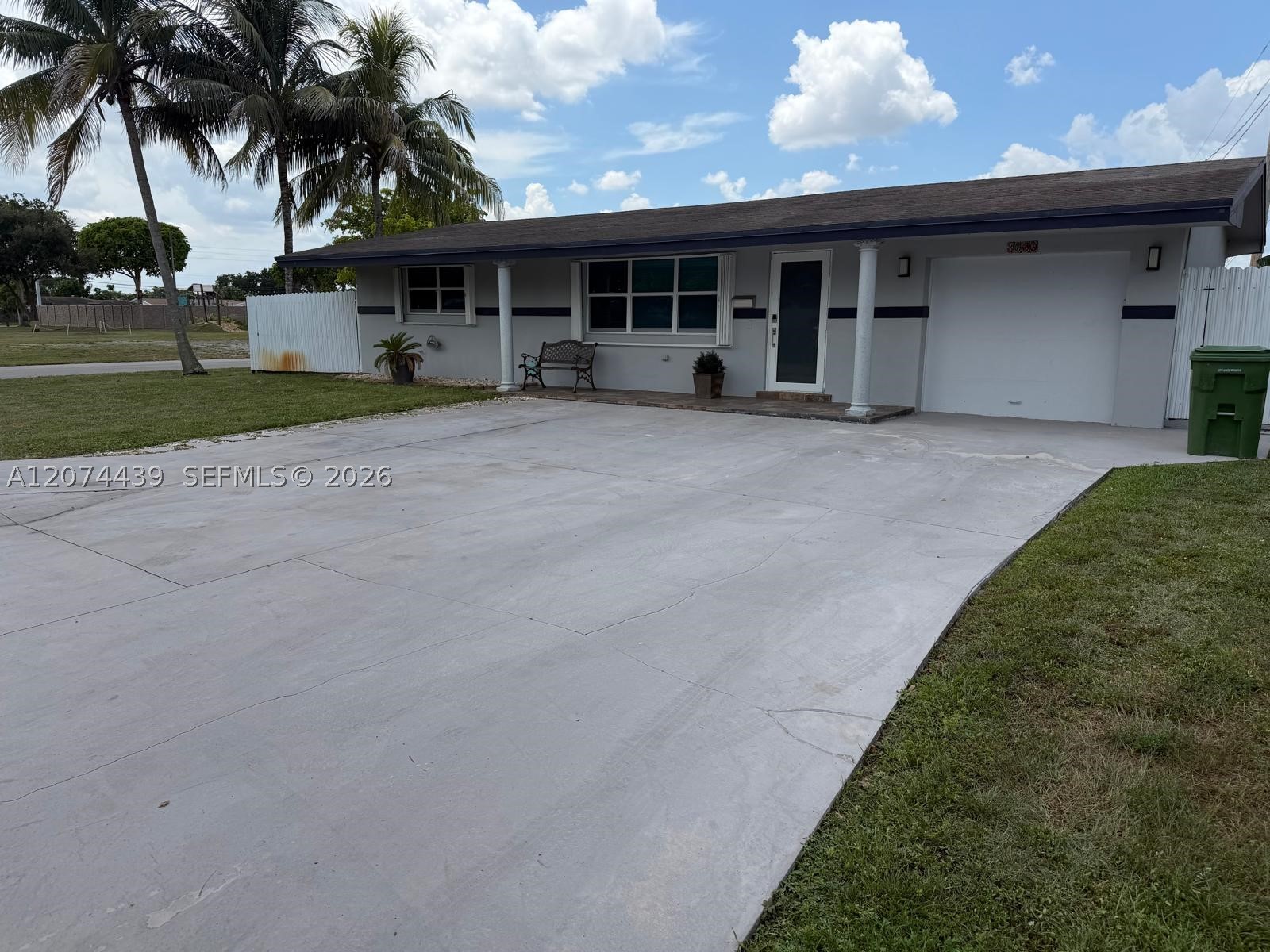 1000 NW 76th Ter Property Photo 1