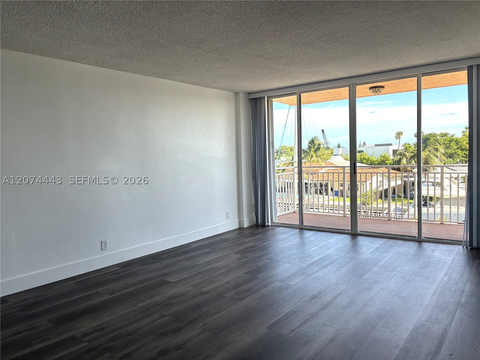 2450 Ne 135th St 209 Property Photo 3