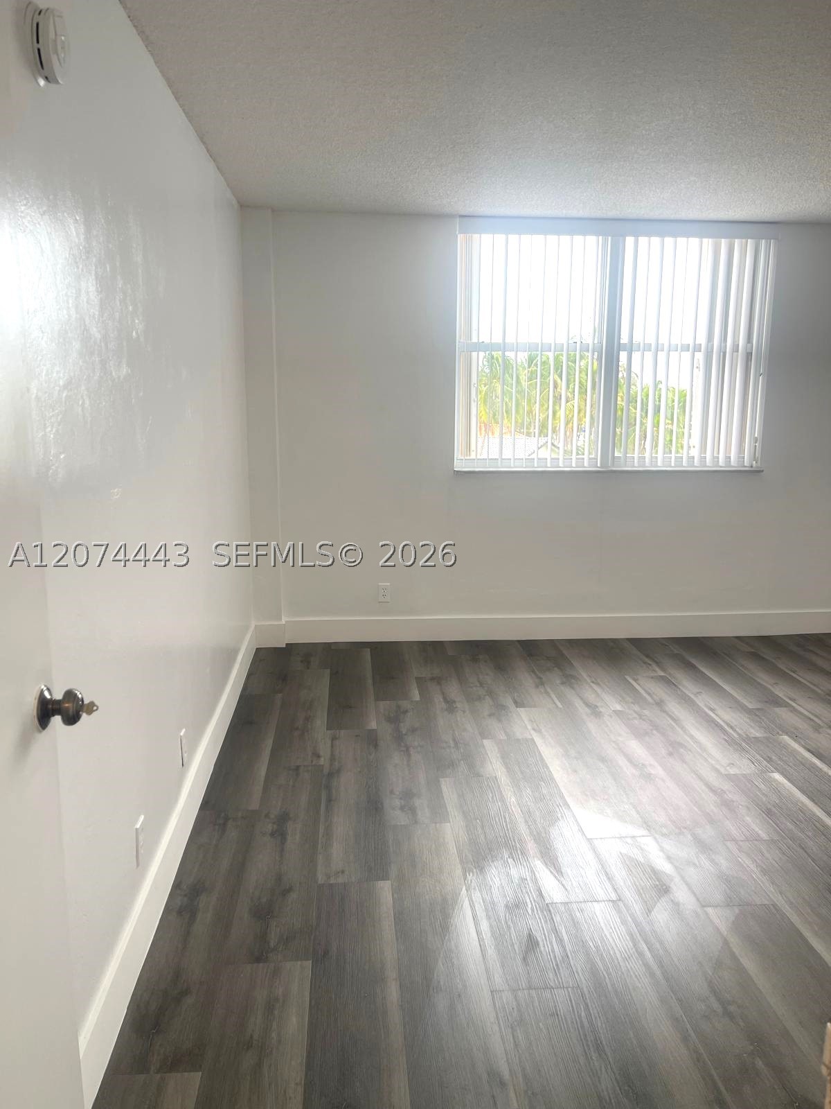 2450 Ne 135th St 209 Property Photo 16