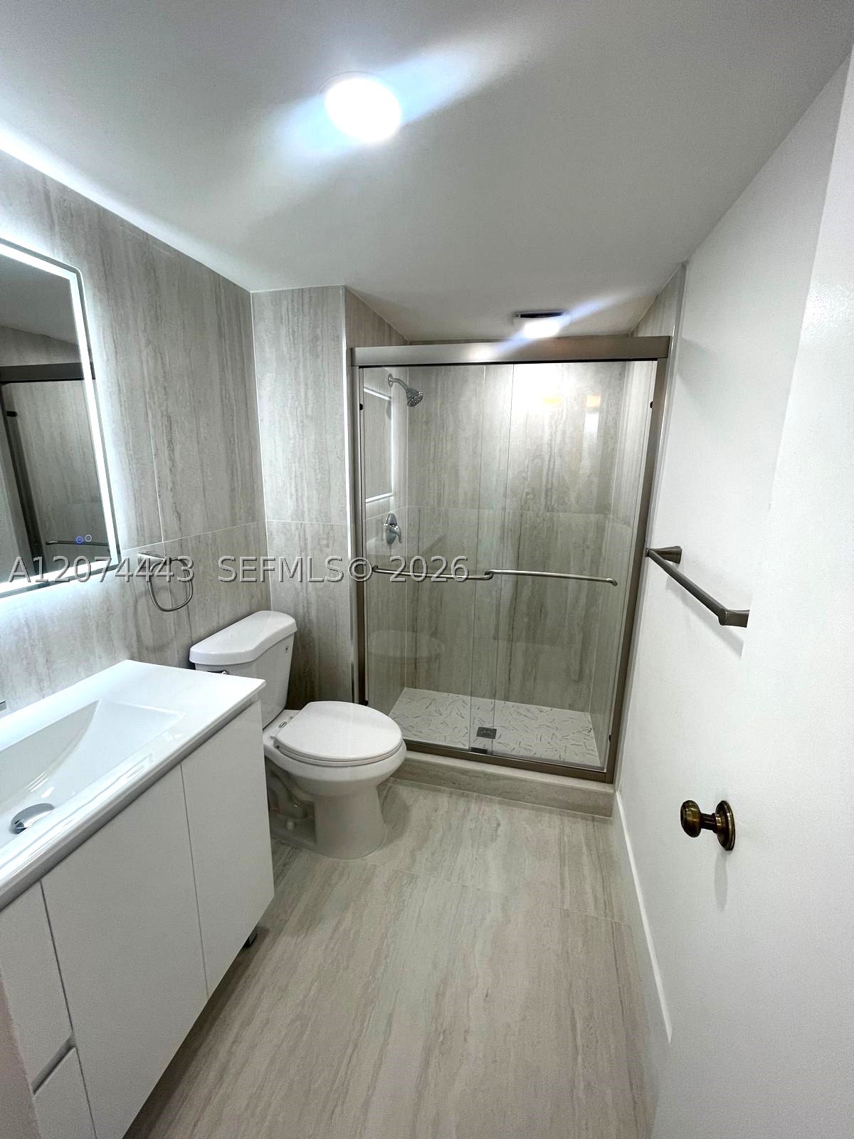 2450 Ne 135th St 209 Property Photo 19
