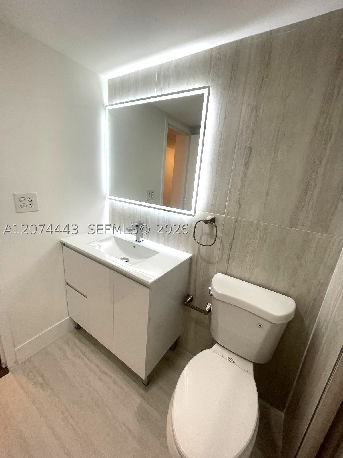 2450 Ne 135th St 209 Property Photo 20