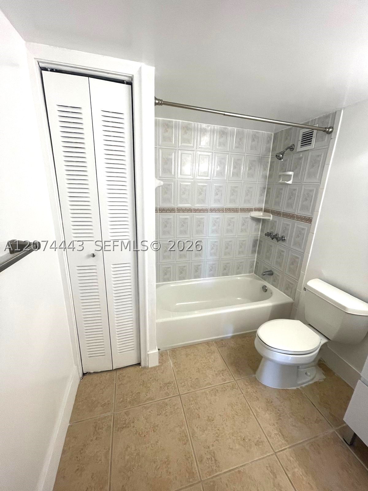 2450 Ne 135th St 209 Property Photo 25