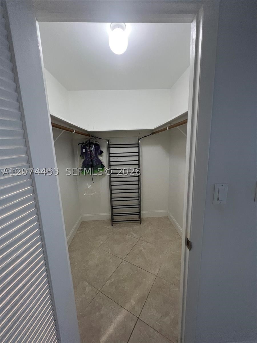 6039 Collins Ave 423 Property Photo 5