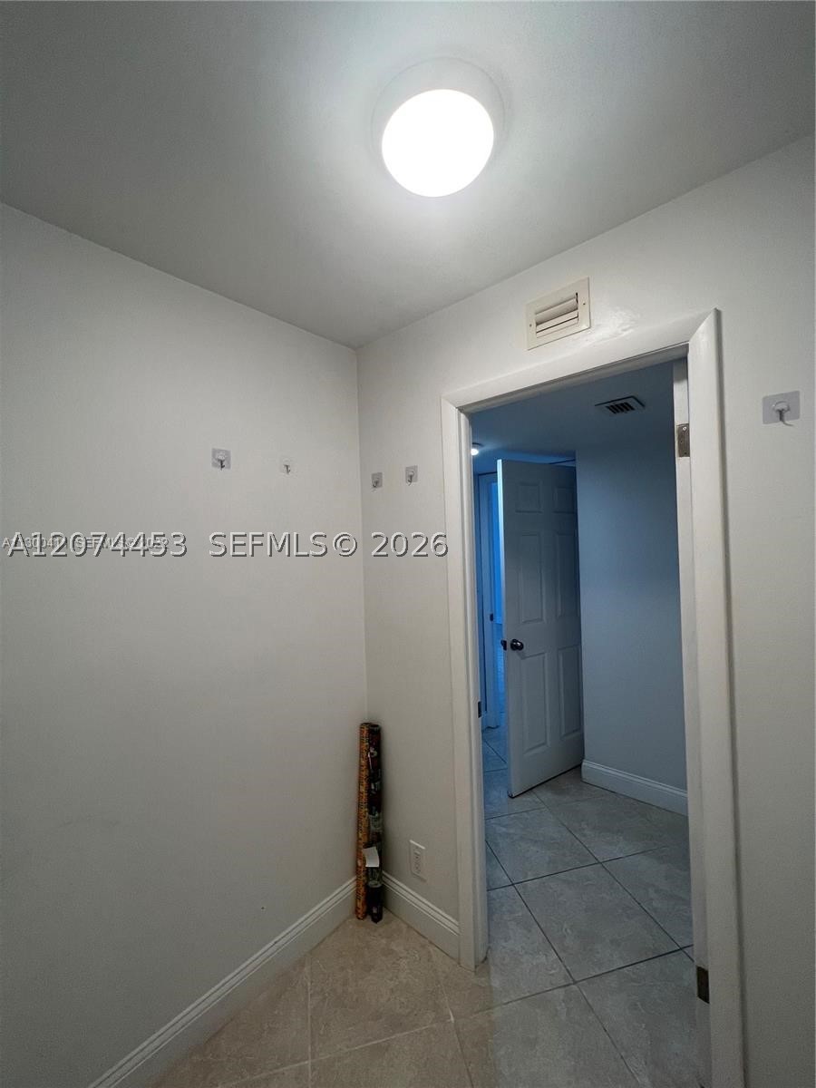 6039 Collins Ave 423 Property Photo 6