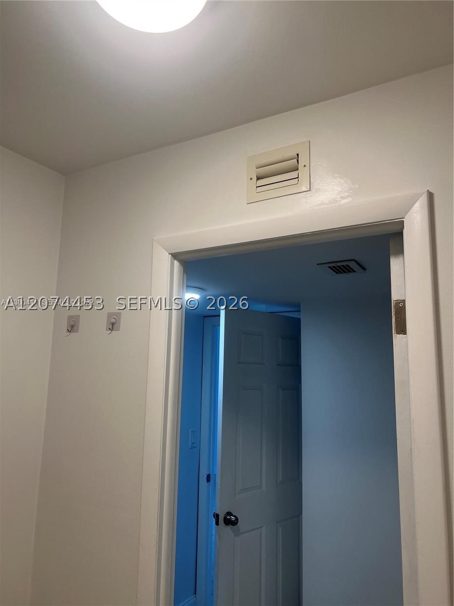 6039 Collins Ave 423 Property Photo 7