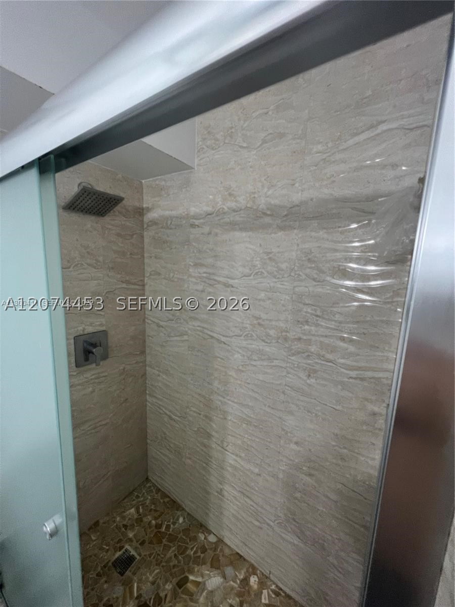 6039 Collins Ave 423 Property Photo 16