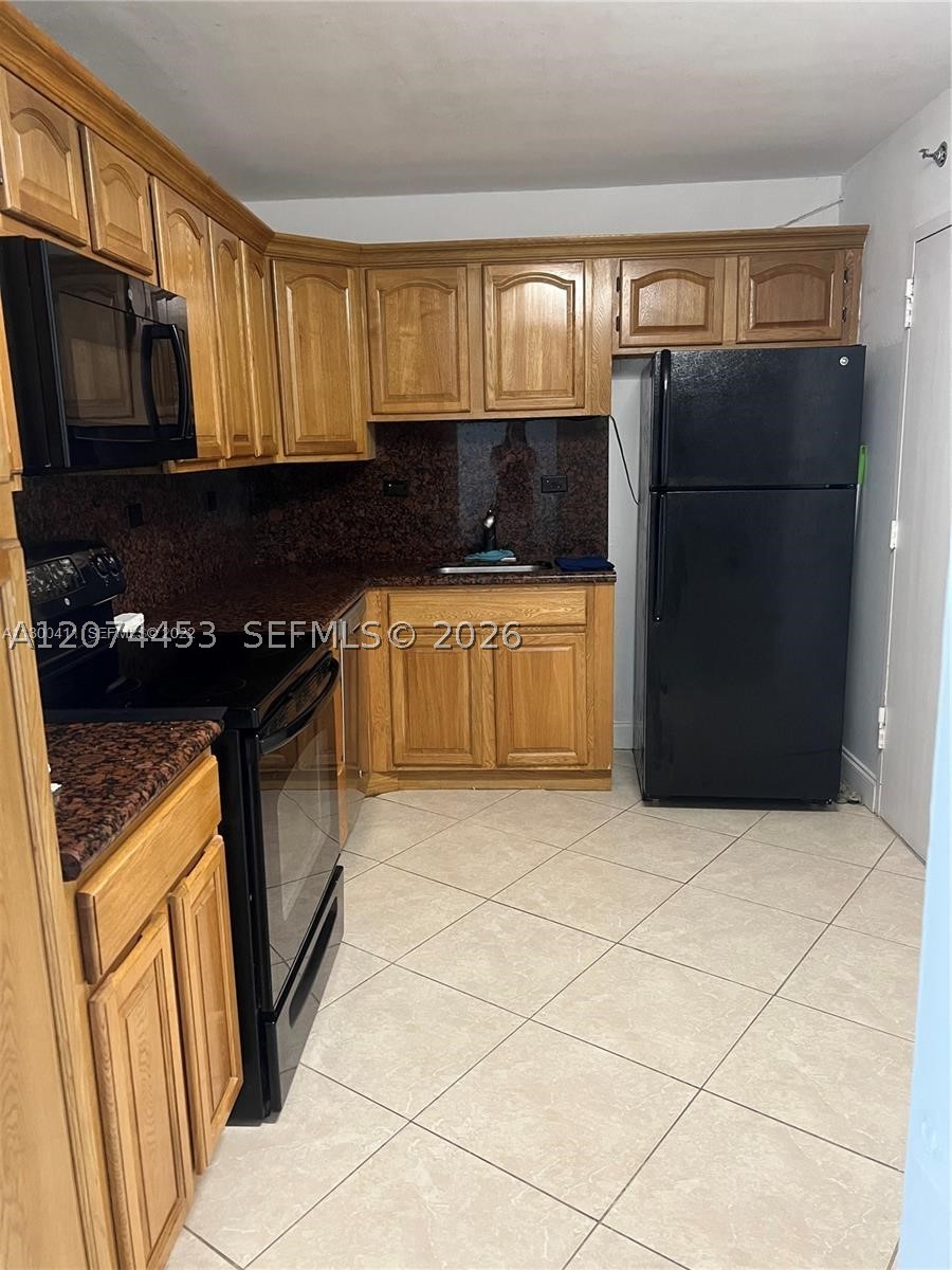 6039 Collins Ave 423 Property Photo 17